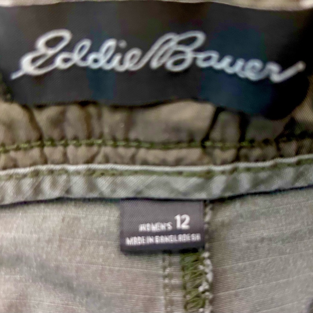 Eddie Bauer Green Spirty Cargo Shorts with Belt Loops